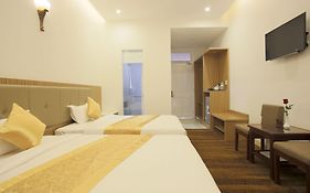 Khách Sạn Red Palace