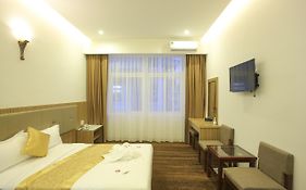 Khách Sạn Red Palace